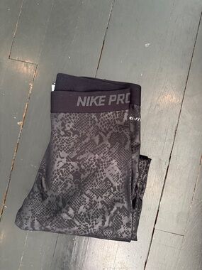 Nike Insulated Black Snake-Print Training Leggings
